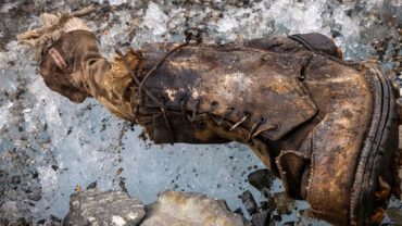 Bàn chân người chết trên đỉnh Everest giải mã bí ẩn trăm năm