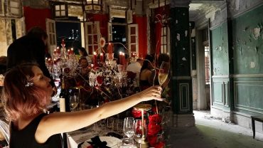 Bữa tối kỳ bí trong biệt thự ở Hong Kong