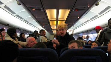 Những kiểu hành khách gây ác mộng trên máy bay