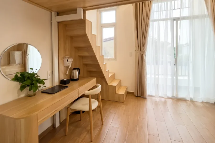 Amory Airport Hotel ở Tân Phú, Thành phố Hồ Chí Minh, cách Chợ Bến Thành và Bưu điện Trung tâm Sài Gòn 10 phút lái xe. Khách sạn này cách Phố đi bộ Bùi Viện 10,2 km và cách Đường Đồng Khởi 10,3 km.
